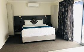 Thornton Lodge Motel